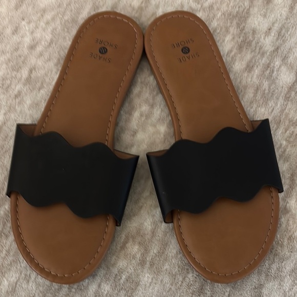 Shade & Shore Black and Brown Sandals with Textured Strap - Picture 2 of 4